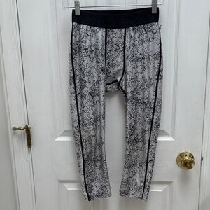 Reebok Black and White Crackle Leggings youth XL